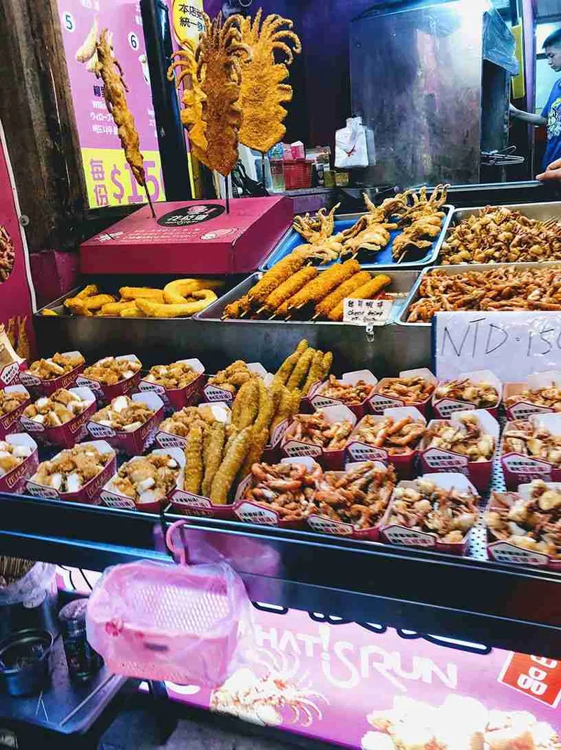 Puesto de fritos de un mercado nocturno de Taipéi