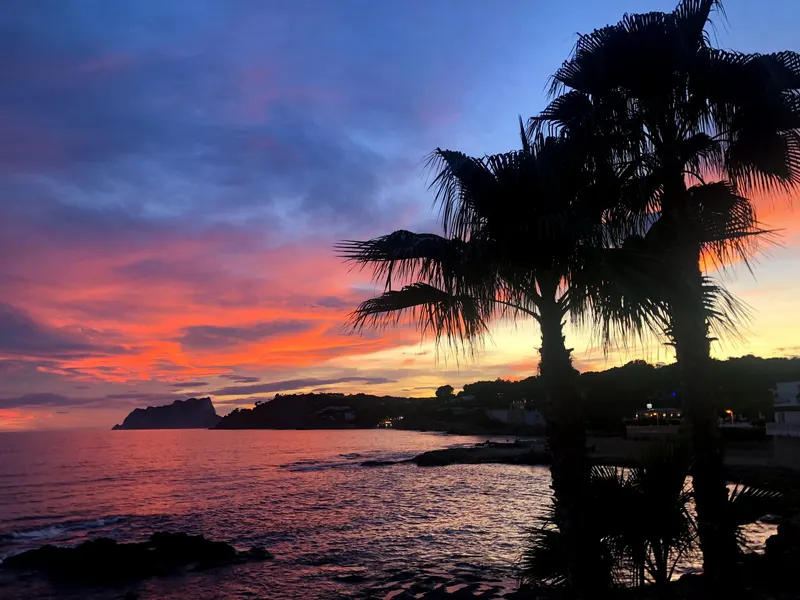 colores de la puesta de sol en Moraira y sus calas