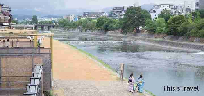 Kyoto gente en el rio de Kyoto
