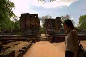 Ruinas de Polonnaruwa Contemplando las ruinas del palacio real
