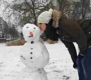 IMG_3051 besando a mi muñeco de nieve