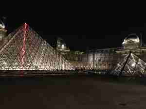 plaza de las piramides del Louvre