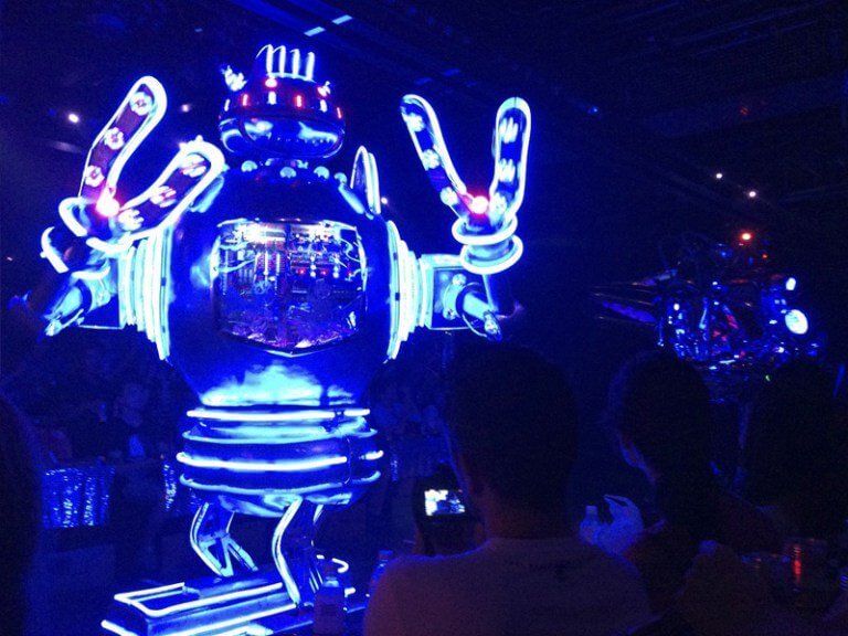 Modo traveller disfrutando del Robot Restaurant