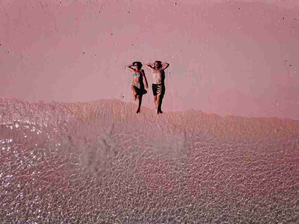 La playa rosa de Komodo, Indonesia
