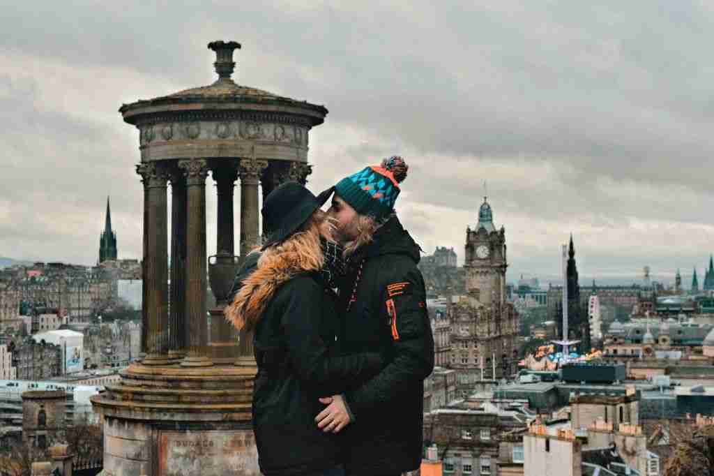 besos en Edimburgo, Hogmanay